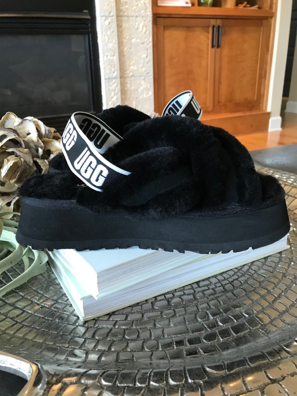 UGG BLACK COZY LOUNGE DISCO CROSS SLIDE PLATFORM SLIPPERS - Picture 8 of 16